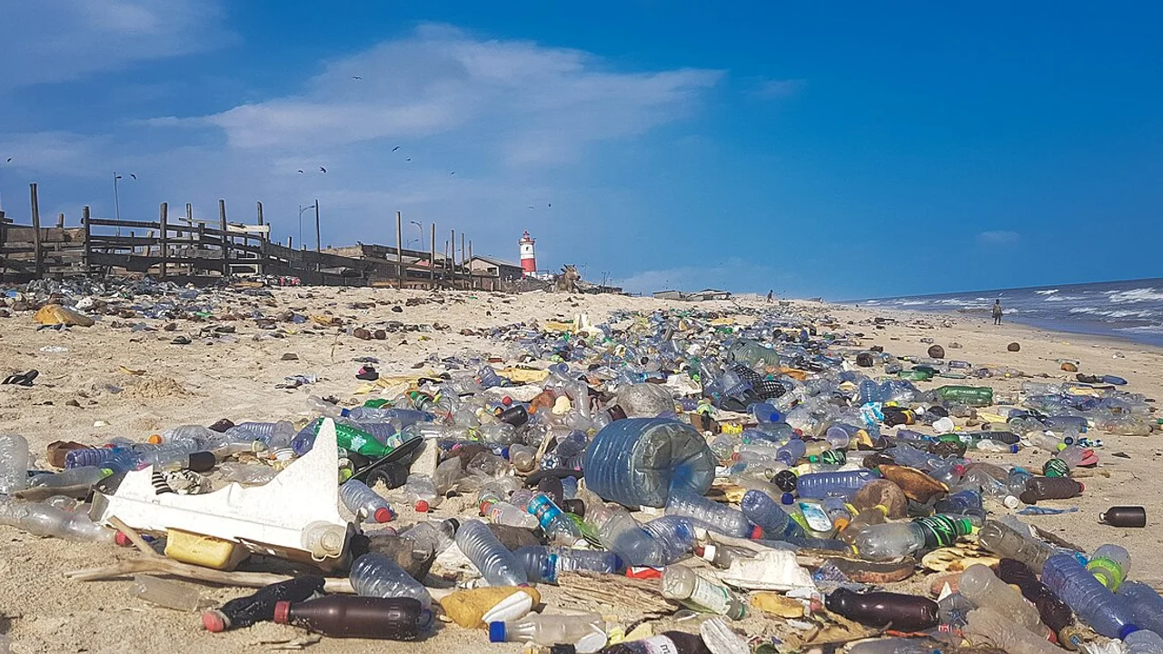Oil disguised as plastic: why plastic is not the climate Plan A